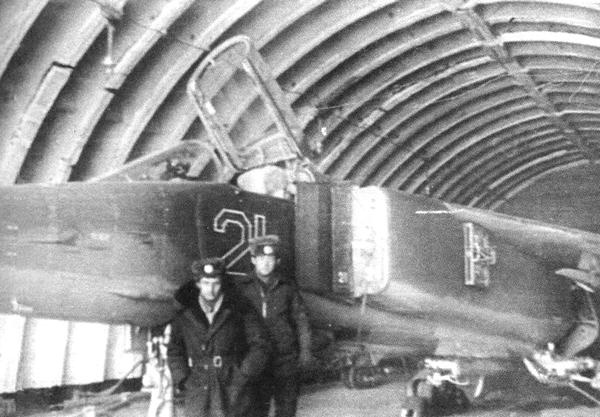 Иллюстрация к книге — Истребитель-бомбардировщик МиГ-27 [i_111.jpg]