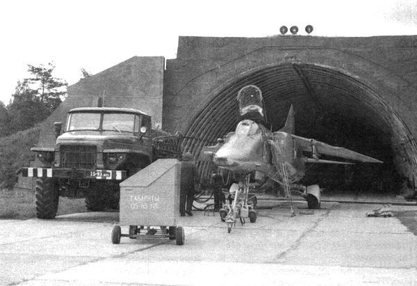 Иллюстрация к книге — Истребитель-бомбардировщик МиГ-27 [i_117.jpg]