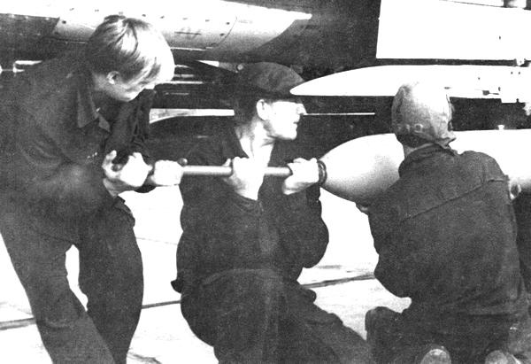 Иллюстрация к книге — Истребитель-бомбардировщик МиГ-27 [i_119.jpg]