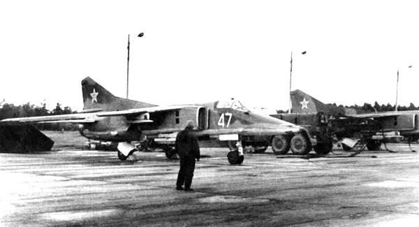 Иллюстрация к книге — Истребитель-бомбардировщик МиГ-27 [i_121.jpg]