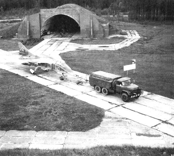 Иллюстрация к книге — Истребитель-бомбардировщик МиГ-27 [i_124.jpg]