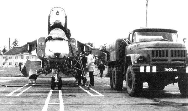 Иллюстрация к книге — Истребитель-бомбардировщик МиГ-27 [i_125.jpg]