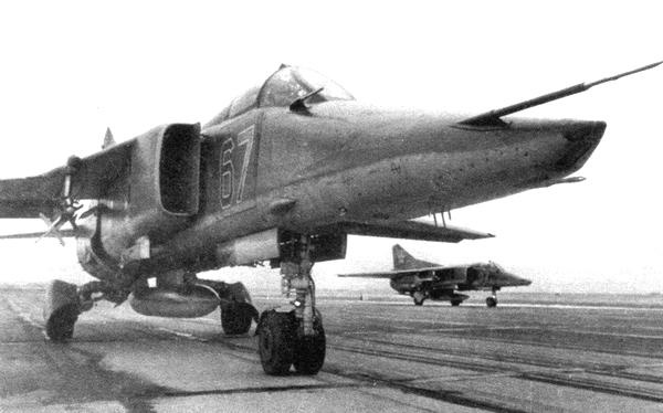 Иллюстрация к книге — Истребитель-бомбардировщик МиГ-27 [i_126.jpg]