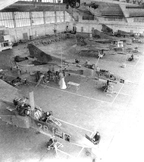 Иллюстрация к книге — Истребитель-бомбардировщик МиГ-27 [i_131.jpg]