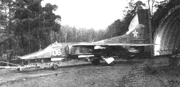 Иллюстрация к книге — Истребитель-бомбардировщик МиГ-27 [i_150.jpg]