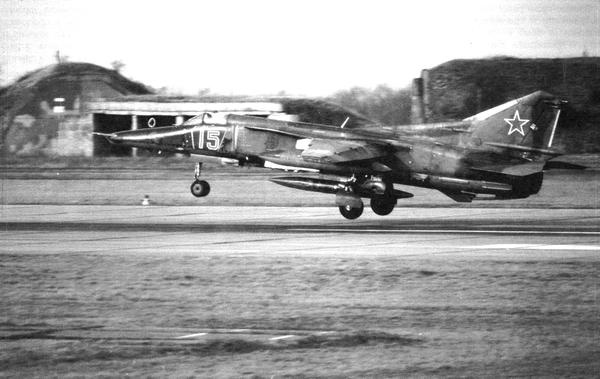 Иллюстрация к книге — Истребитель-бомбардировщик МиГ-27 [i_152.jpg]