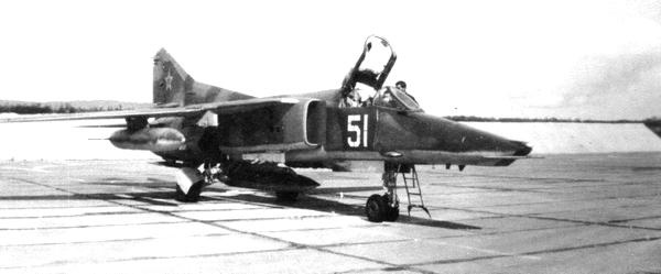 Иллюстрация к книге — Истребитель-бомбардировщик МиГ-27 [i_155.jpg]