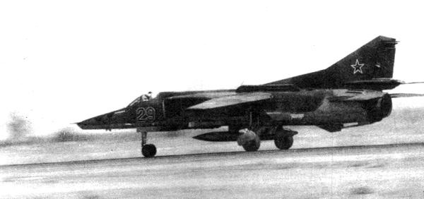 Иллюстрация к книге — Истребитель-бомбардировщик МиГ-27 [i_161.jpg]