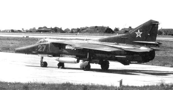 Иллюстрация к книге — Истребитель-бомбардировщик МиГ-27 [i_173.jpg]