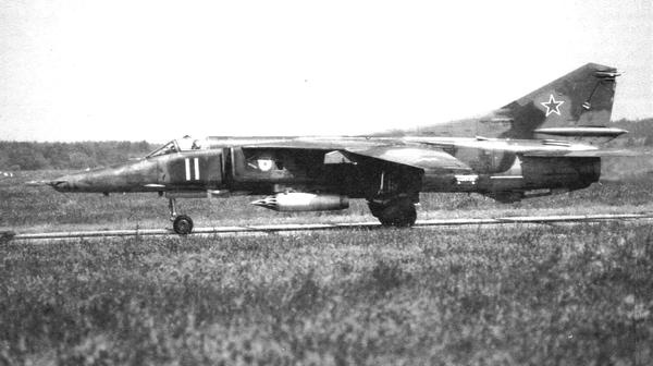 Иллюстрация к книге — Истребитель-бомбардировщик МиГ-27 [i_179.jpg]