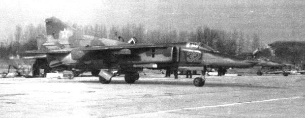 Иллюстрация к книге — Истребитель-бомбардировщик МиГ-27 [i_180.jpg]