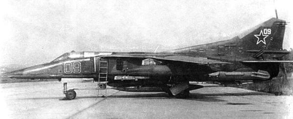 Иллюстрация к книге — Истребитель-бомбардировщик МиГ-27 [i_182.jpg]