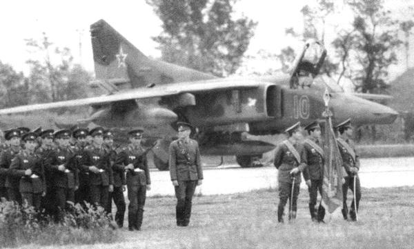 Иллюстрация к книге — Истребитель-бомбардировщик МиГ-27 [i_184.jpg]