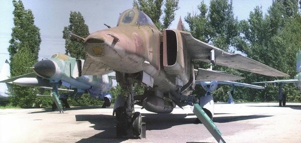 Иллюстрация к книге — Истребитель-бомбардировщик МиГ-27 [i_200.jpg]