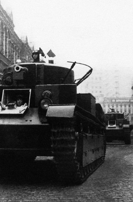 Иллюстрация к книге — Сухопутные линкоры Сталина [i_023.jpg]