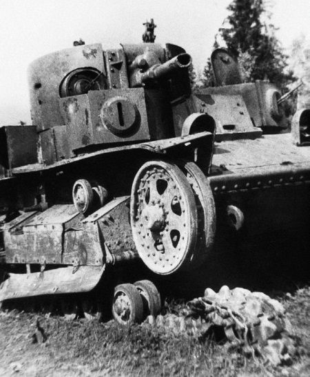 Иллюстрация к книге — Сухопутные линкоры Сталина [i_125.jpg]