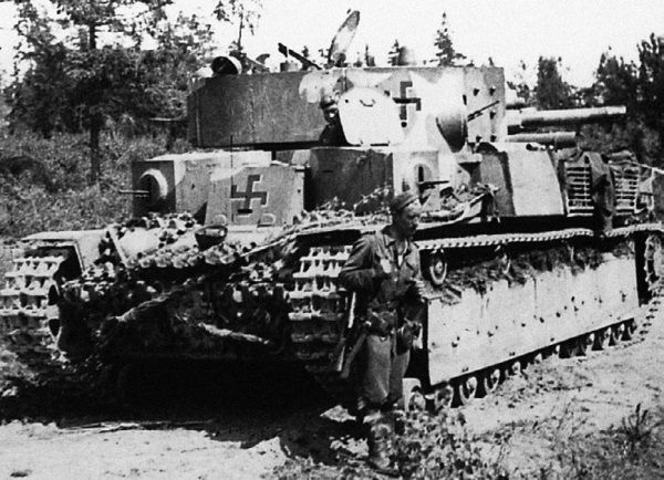 Иллюстрация к книге — Сухопутные линкоры Сталина [i_153.jpg]