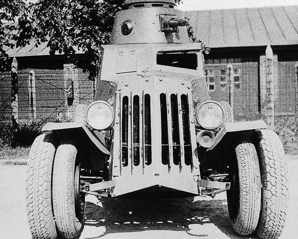 Иллюстрация к книге — Бронемашины Сталина, 1925-1945 [i_010.jpg]