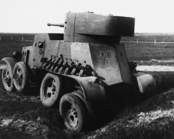 Иллюстрация к книге — Бронемашины Сталина, 1925-1945 [i_032.jpg]