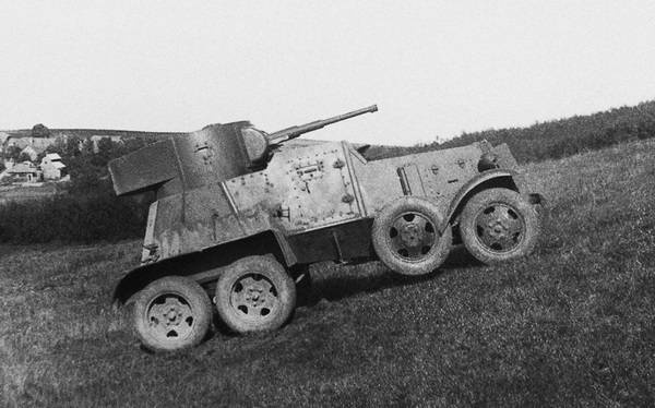 Иллюстрация к книге — Бронемашины Сталина, 1925-1945 [i_041.jpg]