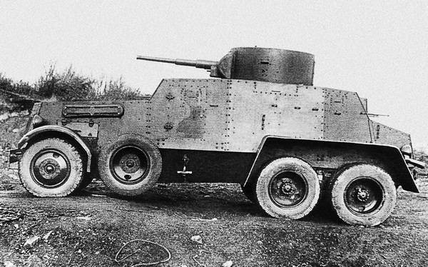 Иллюстрация к книге — Бронемашины Сталина, 1925-1945 [i_042.jpg]