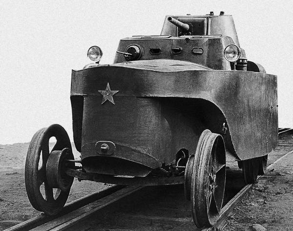 Иллюстрация к книге — Бронемашины Сталина, 1925-1945 [i_045.jpg]