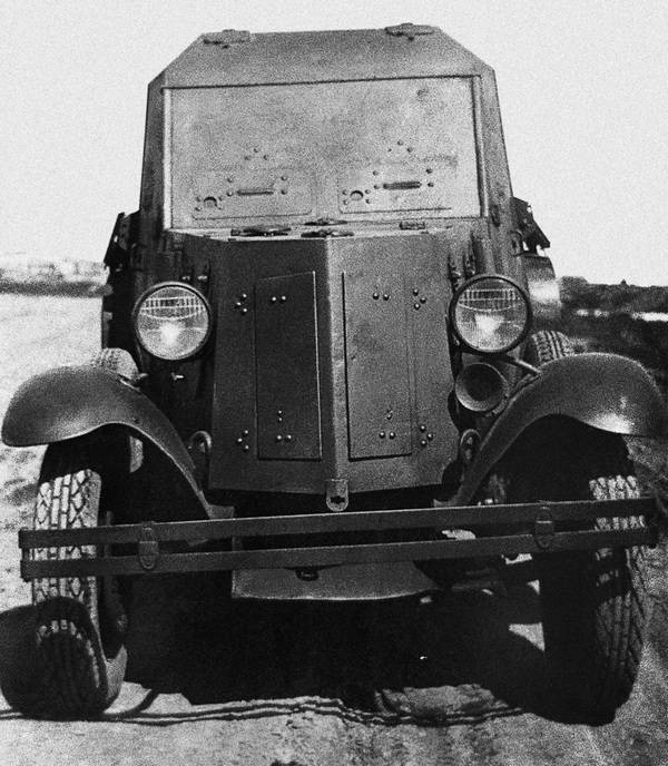 Иллюстрация к книге — Бронемашины Сталина, 1925-1945 [i_084.jpg]