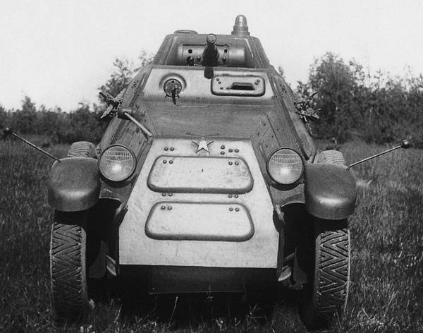 Иллюстрация к книге — Бронемашины Сталина, 1925-1945 [i_088.jpg]