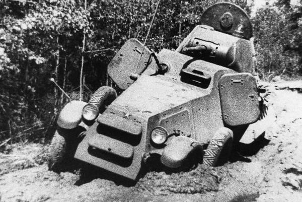 Иллюстрация к книге — Бронемашины Сталина, 1925-1945 [i_093.jpg]