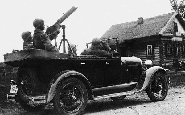 Иллюстрация к книге — Бронемашины Сталина, 1925-1945 [i_102.jpg]