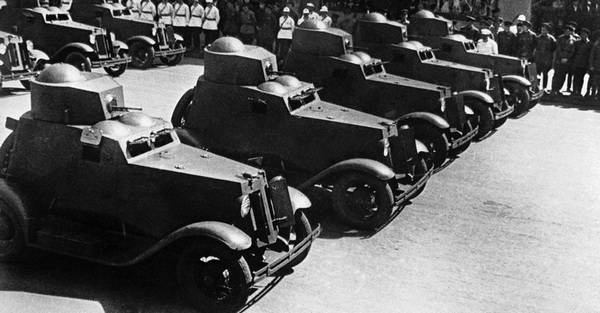 Иллюстрация к книге — Бронемашины Сталина, 1925-1945 [i_126.jpg]