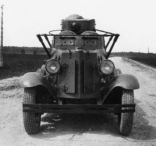 Иллюстрация к книге — Бронемашины Сталина, 1925-1945 [i_127.jpg]