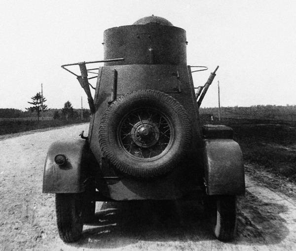 Иллюстрация к книге — Бронемашины Сталина, 1925-1945 [i_128.jpg]