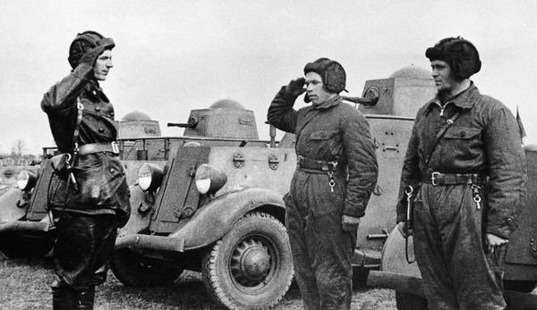 Иллюстрация к книге — Бронемашины Сталина, 1925-1945 [i_136.jpg]