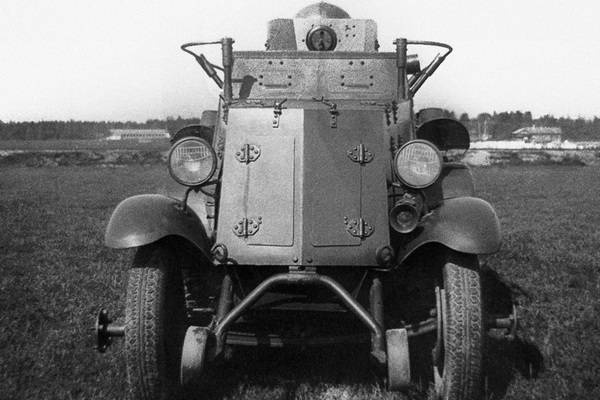 Иллюстрация к книге — Бронемашины Сталина, 1925-1945 [i_146.jpg]