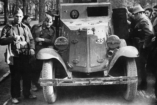 Иллюстрация к книге — Бронемашины Сталина, 1925-1945 [i_176.jpg]