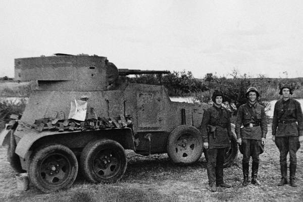 Иллюстрация к книге — Бронемашины Сталина, 1925-1945 [i_188.jpg]