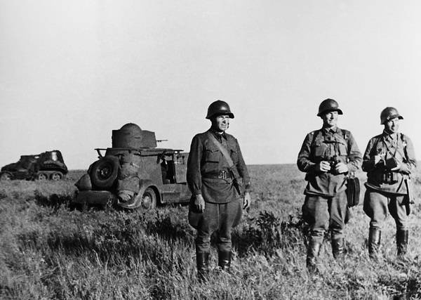 Иллюстрация к книге — Бронемашины Сталина, 1925-1945 [i_192.jpg]