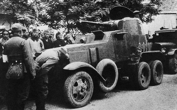 Иллюстрация к книге — Бронемашины Сталина, 1925-1945 [i_197.jpg]