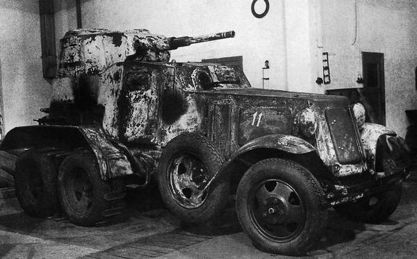 Иллюстрация к книге — Бронемашины Сталина, 1925-1945 [i_204.jpg]