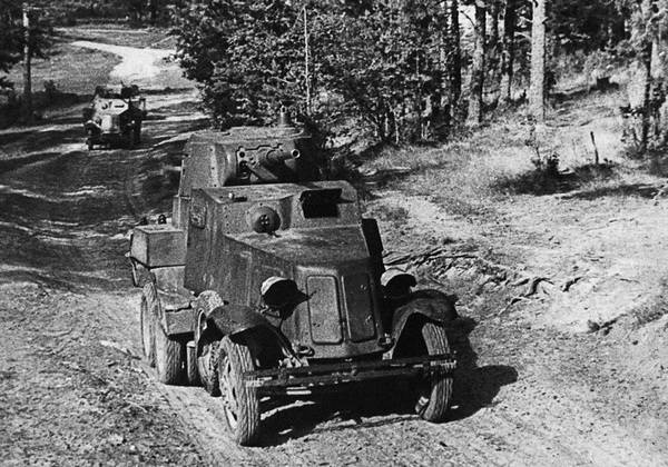 Иллюстрация к книге — Бронемашины Сталина, 1925-1945 [i_205.jpg]