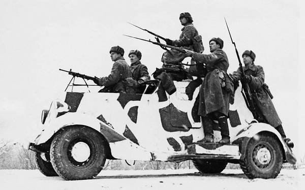 Иллюстрация к книге — Бронемашины Сталина, 1925-1945 [i_208.jpg]