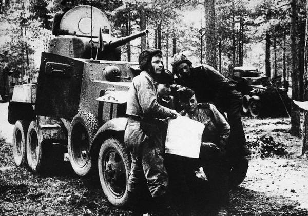 Иллюстрация к книге — Бронемашины Сталина, 1925-1945 [i_218.jpg]