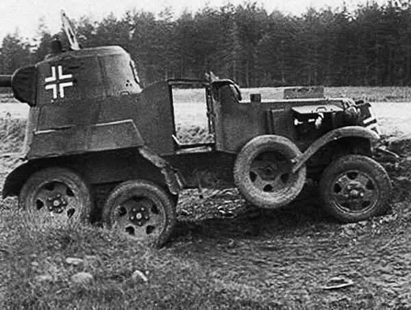 Иллюстрация к книге — Бронемашины Сталина, 1925-1945 [i_223.jpg]