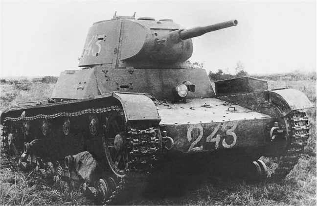 Иллюстрация к книге — Т-26. Тяжёлая судьба лёгкого танка [i_075.jpg]