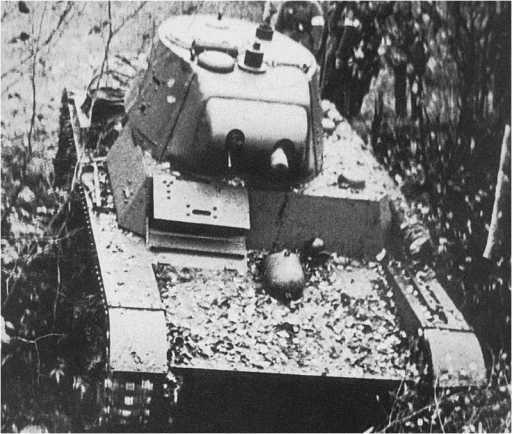 Иллюстрация к книге — Т-26. Тяжёлая судьба лёгкого танка [i_113.jpg]