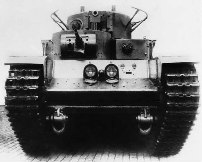 Иллюстрация к книге — Советский тяжелый танк Т-35. "Сталинский монстр" [i_022.jpg]