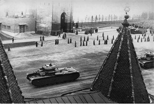 Иллюстрация к книге — Советский тяжелый танк Т-35. "Сталинский монстр" [i_027.jpg]