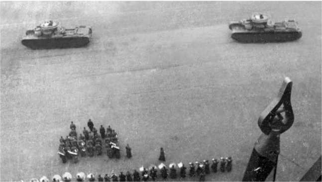 Иллюстрация к книге — Советский тяжелый танк Т-35. "Сталинский монстр" [i_028.jpg]