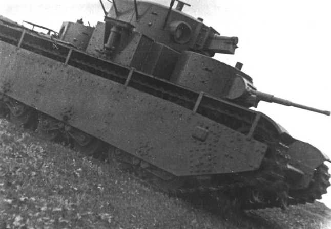 Иллюстрация к книге — Советский тяжелый танк Т-35. "Сталинский монстр" [i_037.jpg]